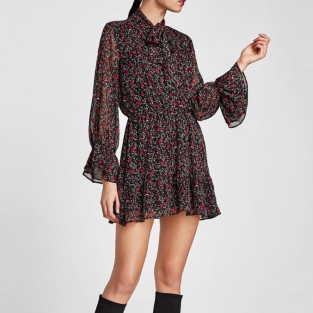 🔥SOLD🔥Zara Floral Bell Sleeve Dress
